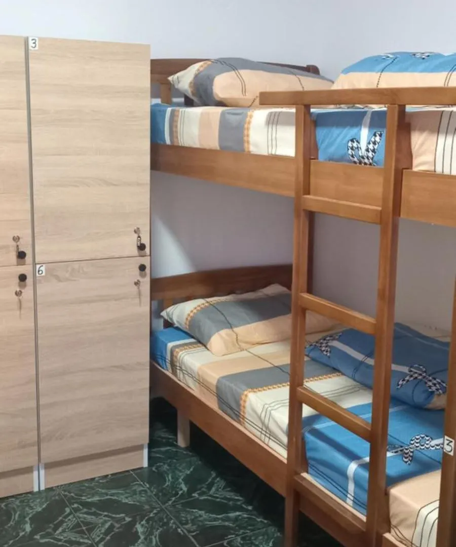 Topo Hostel Тирана