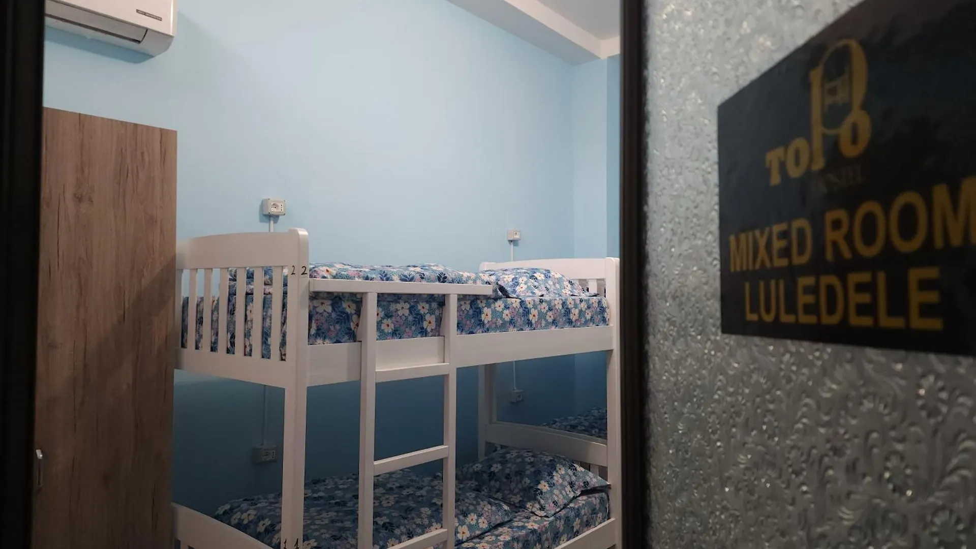 Topo Hostel Тирана 0*,