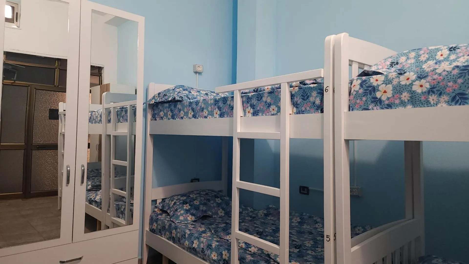 Topo Hostel Tiran