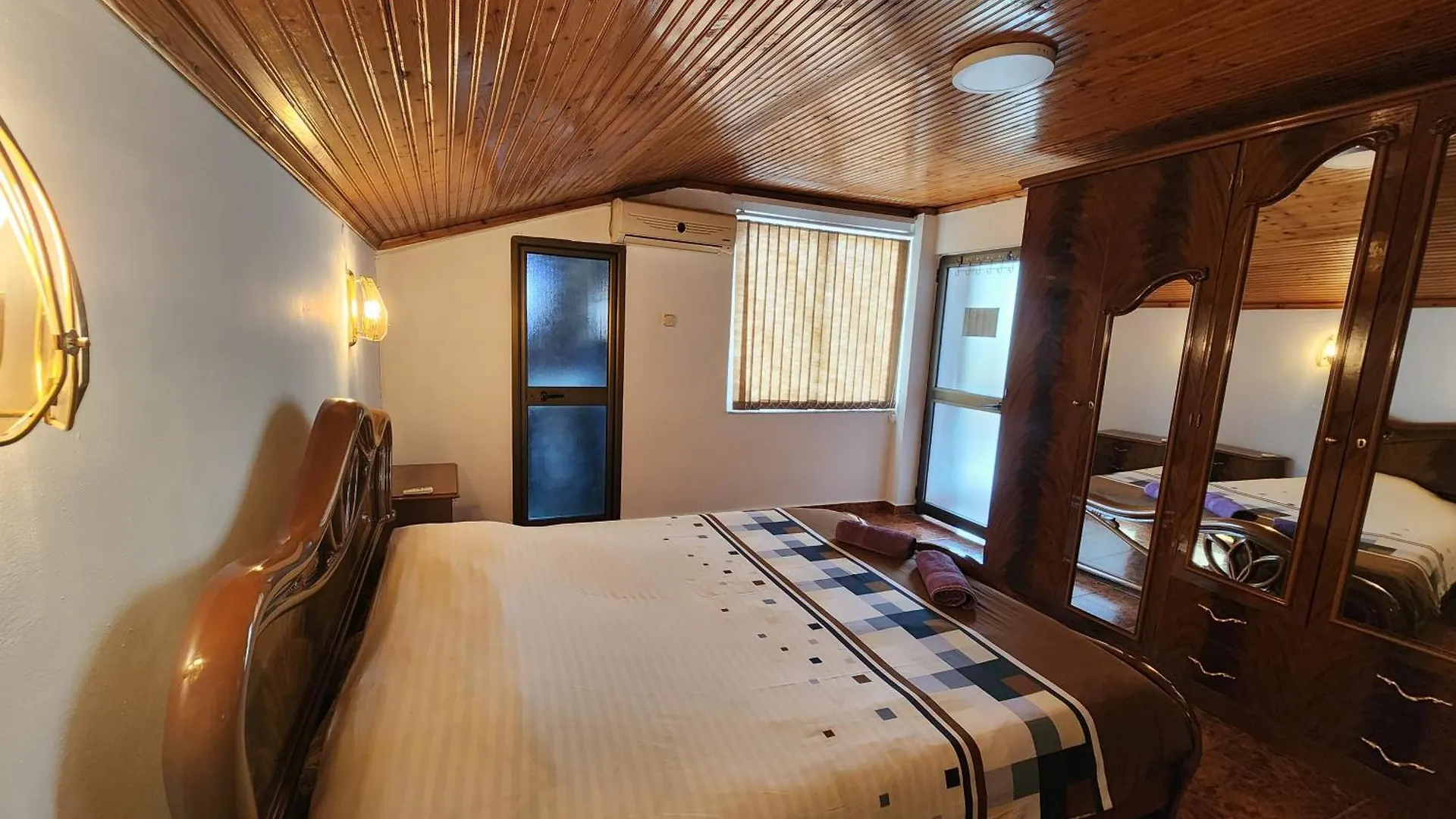 Topo Hostel Тирана Албания