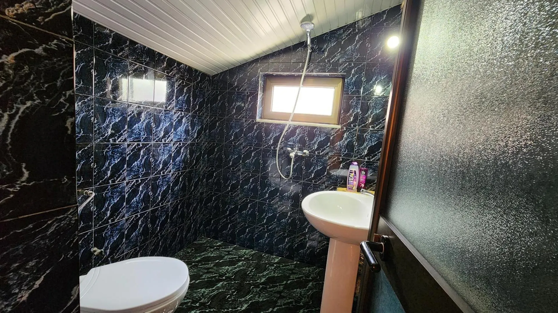 Topo Hostel Tiran