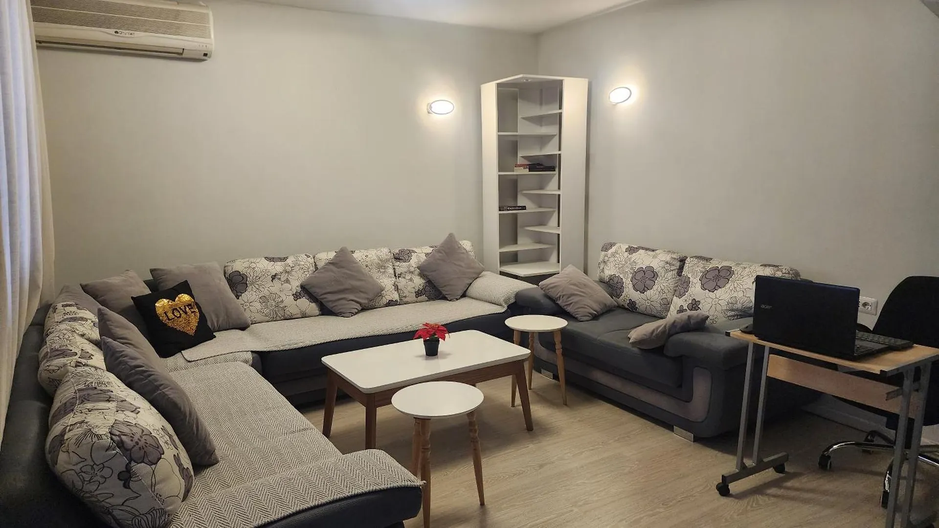 Topo Hostel Тирана