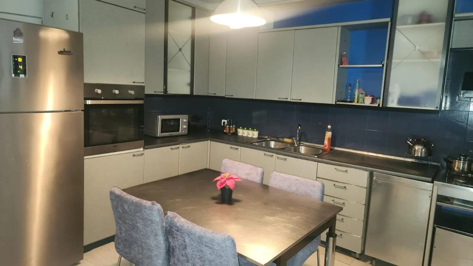 Topo Hostel Тирана 0*,  Албания